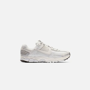 Grey / Black Men Kith Nike Zoom Vomero 5 SP Sneakers | 5706-USBKL