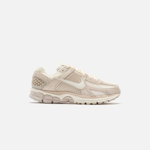 Light Brown Men Kith Nike Zoom Vomero 5 Sneakers | 2346-YVQIC