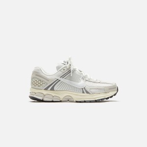 Platinum Men Kith Nike Zoom Vomero 5 Sneakers | 6892-HDPCG