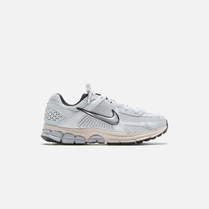 Platinum / Light Brown / Grey Women Kith Nike WMNS Zoom Vomero 5 Sneakers | 0519-ITVBJ