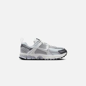 Platinum / Silver / White / Grey Kids' Kith Nike GS Zoom Vomero 5 Sneakers | 4162-FCNHA