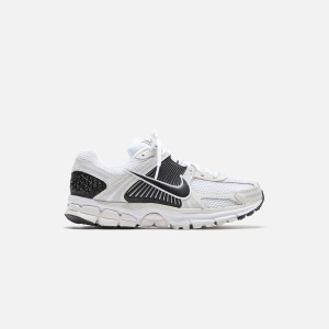 White / Black / Platinum / Platinum Men Kith Nike Zoom Vomero 5 Sneakers | 9564-YNMRF