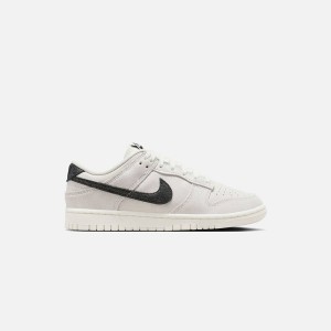 White / Black / Red Men Kith Nike Dunk Low Se Sneakers | 4981-BJXLH