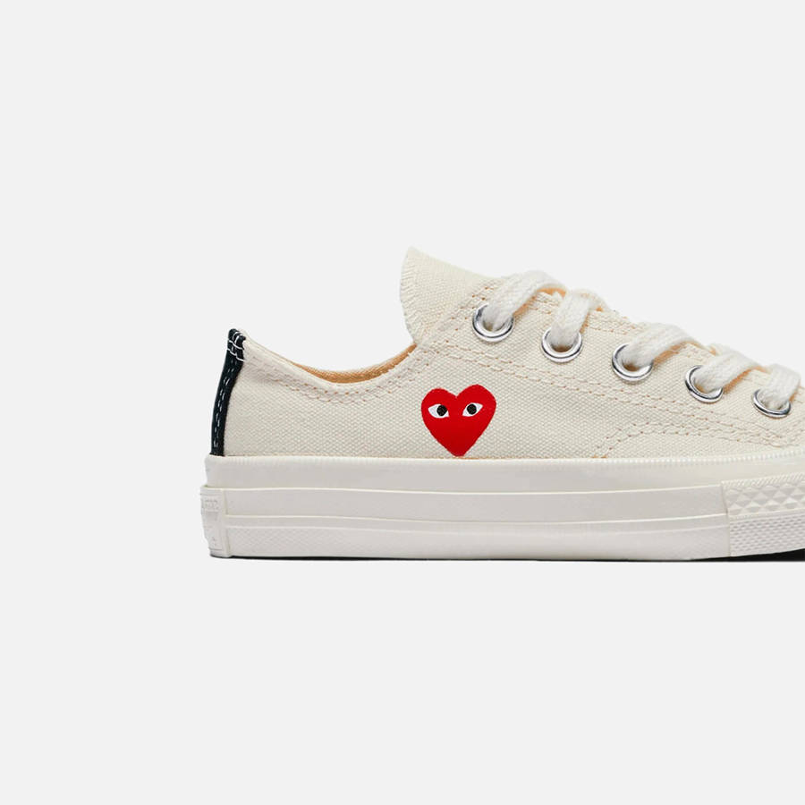 Beige Kids' Kith Comme Des Garçons Play x Converse Chuck 70 Low Top Sneakers | 7019-SFKJQ