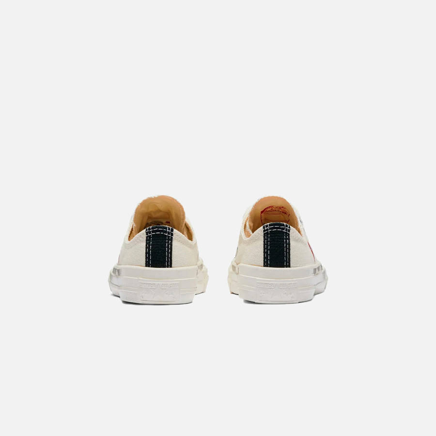 Beige Kids' Kith Comme Des Garçons Play x Converse Chuck 70 Low Top Sneakers | 7019-SFKJQ