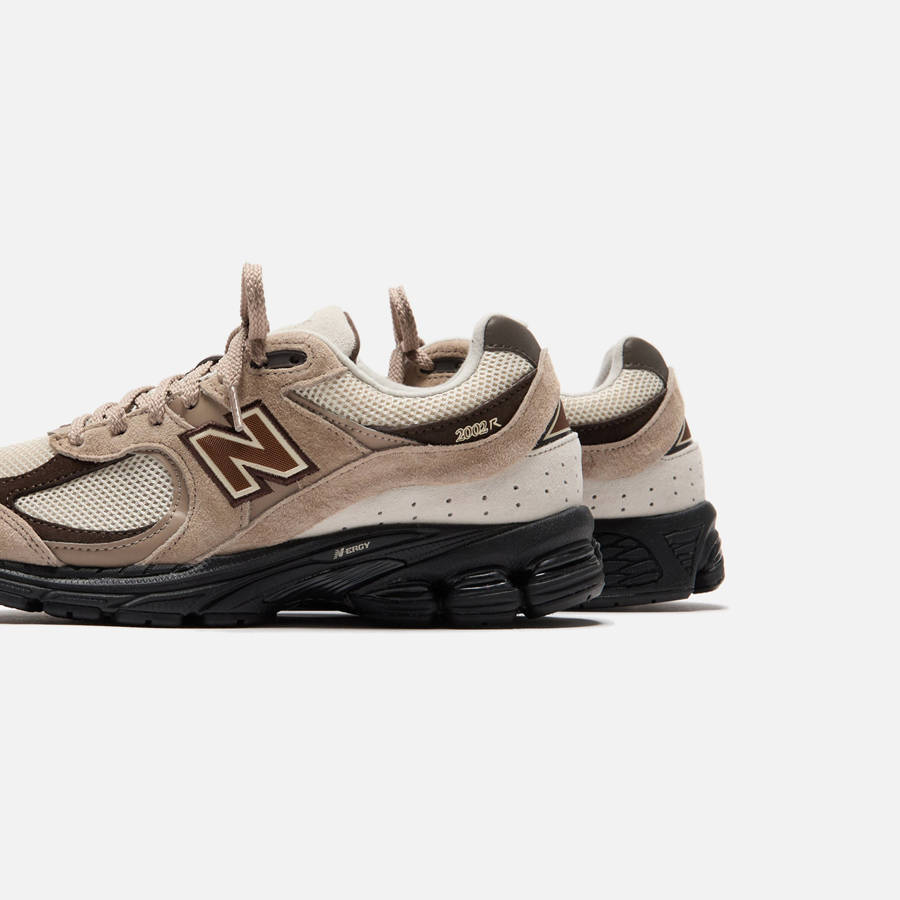 Beige Men Kith New Balance 2002R Sneakers | 4317-CJNZK