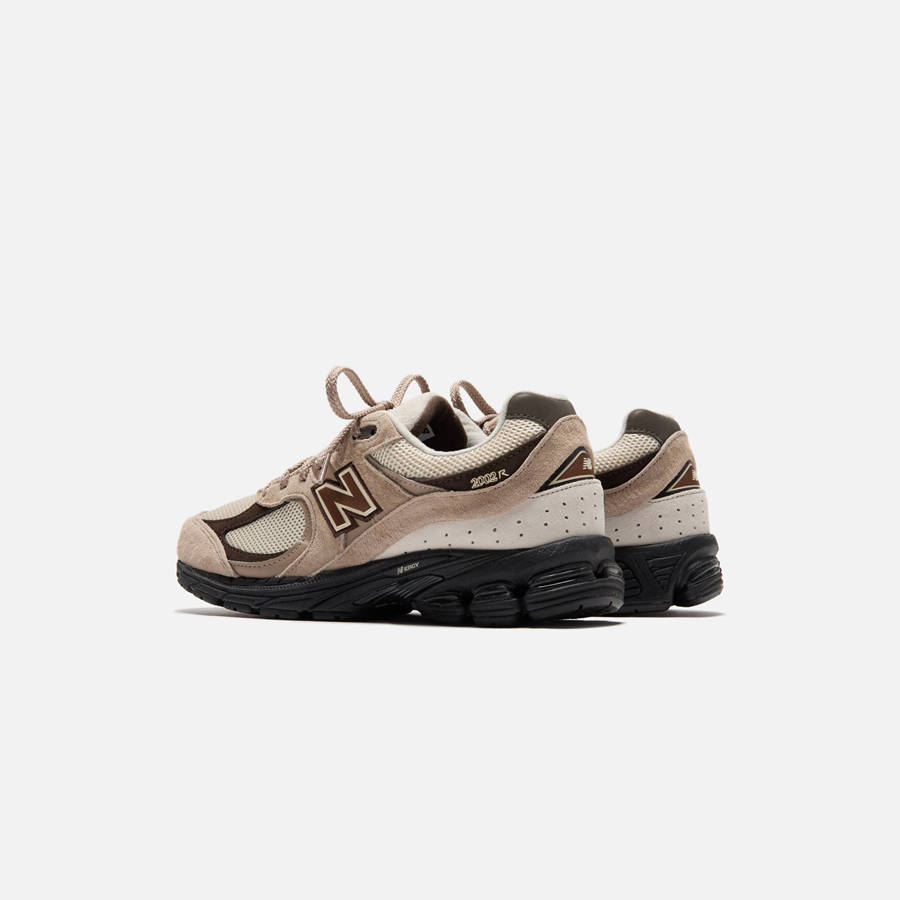 Beige Men Kith New Balance 2002R Sneakers | 4317-CJNZK