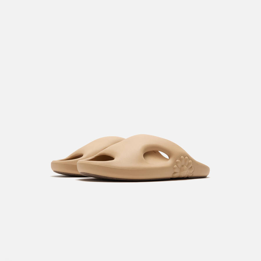 Beige Men Kith Ohana Hatake Surippa Ohana Sandals | 4791-ICDNA