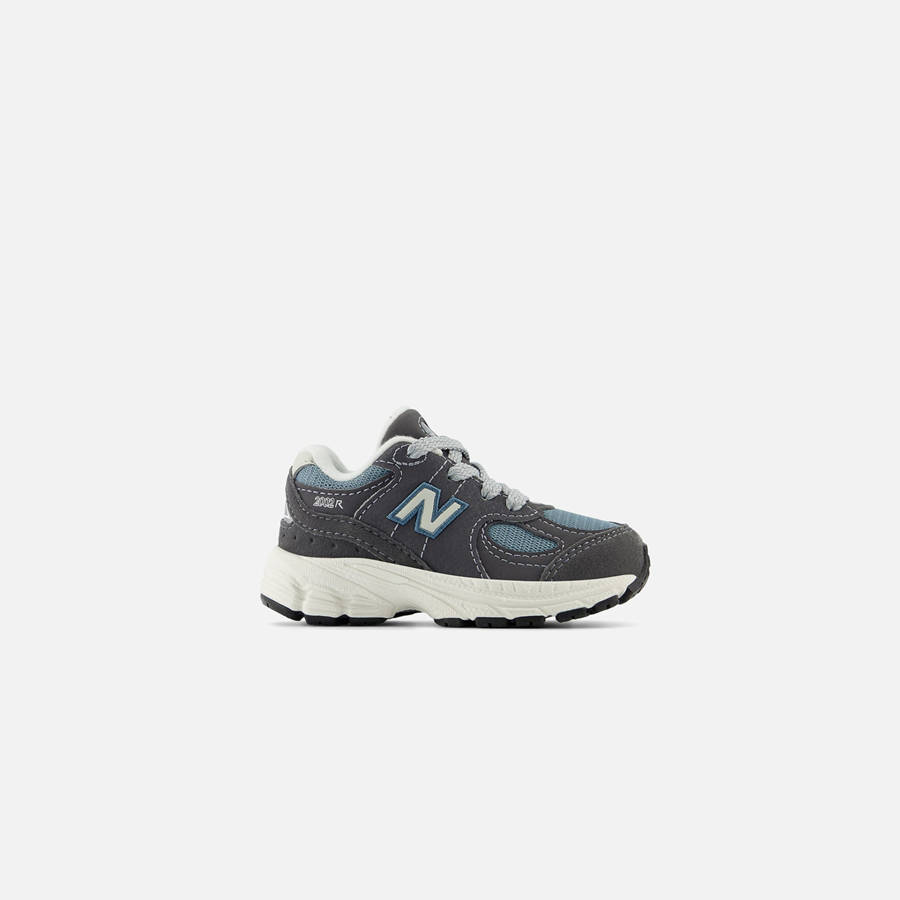 Black Kids' Kith New Balance TD 2002R Sneakers | 4582-ESAKU