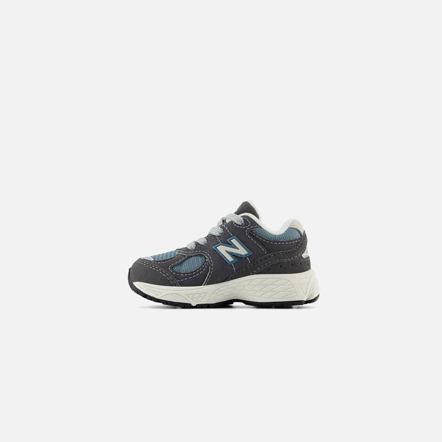 Black Kids' Kith New Balance TD 2002R Sneakers | 4582-ESAKU