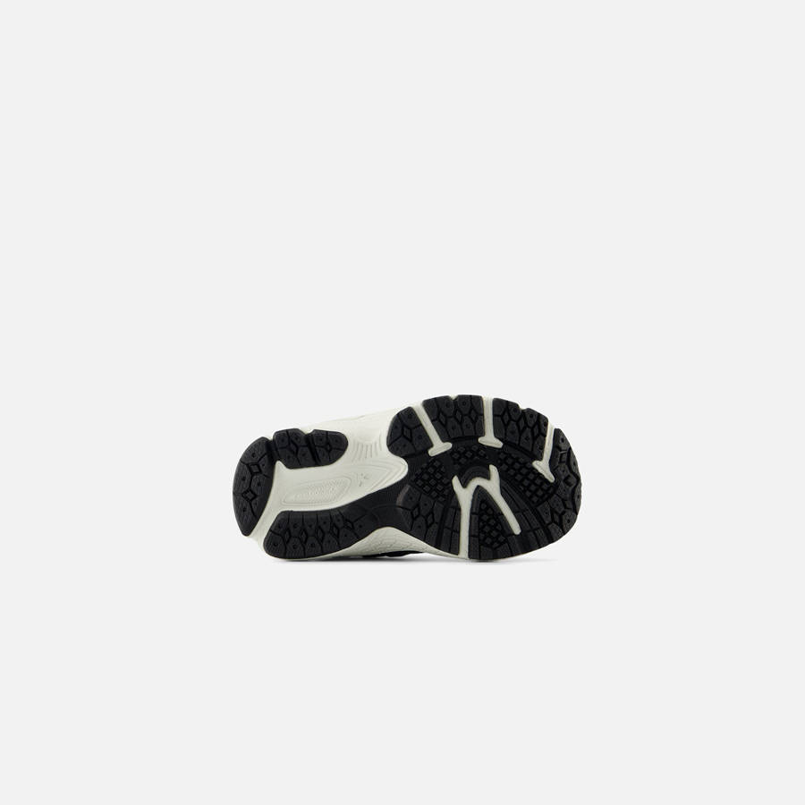 Black Kids' Kith New Balance TD 2002R Sneakers | 4582-ESAKU