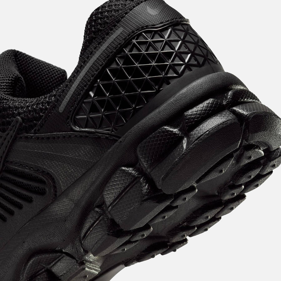 Black Kids' Kith Nike GS Zoom Vomero 5 Sneakers | 0547-IZBWV