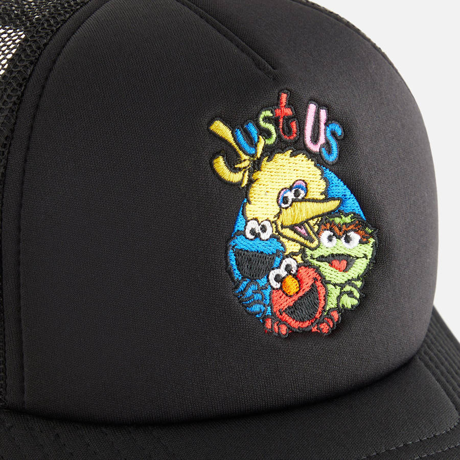 Black Kids' Kith for Sesame Street Just Us Trucker Hat Headwear | 8264-WYBLS