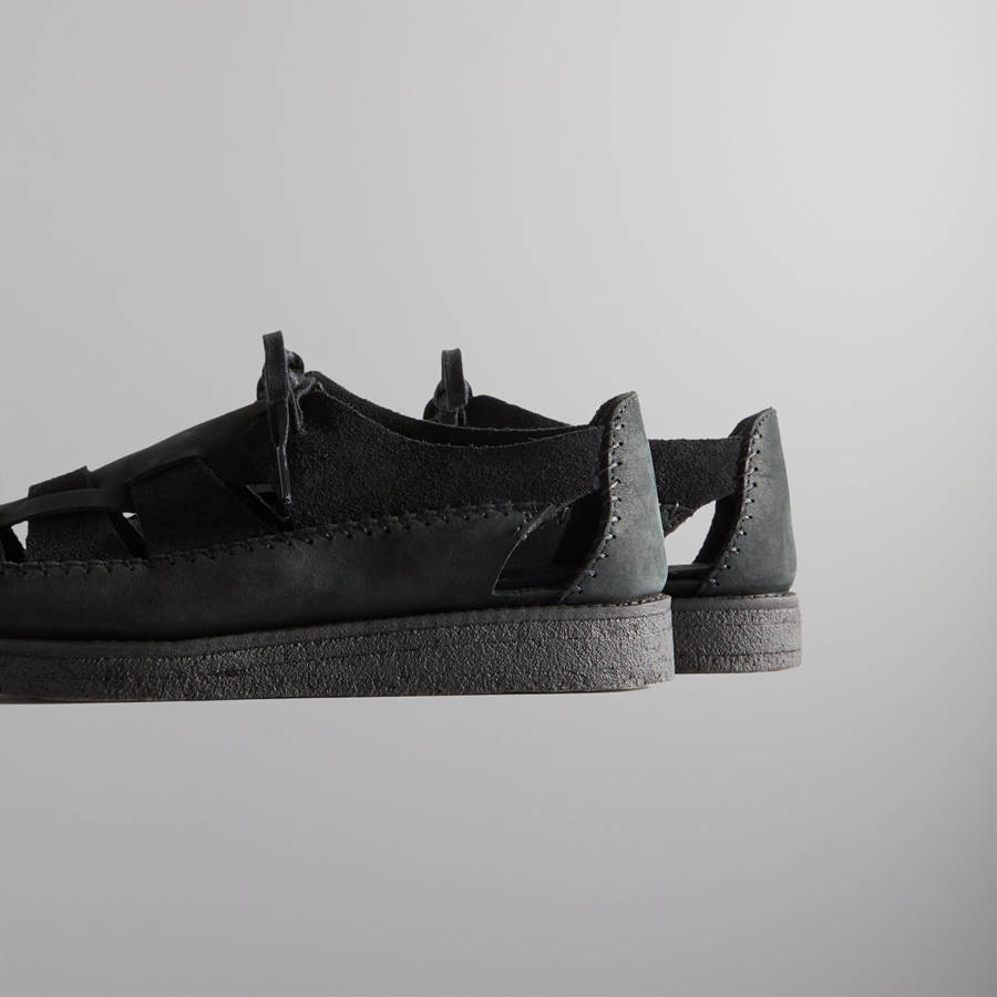 Black Men Kith 8th St by Ronnie Fieg for Clarks Originals Ridgevale Sandals | 7642-VROUY