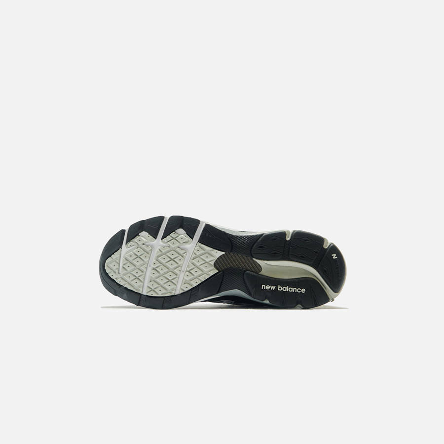 Black / Grey Men Kith New Balance Made in USA 990 Sneakers | 7528-UPGVA