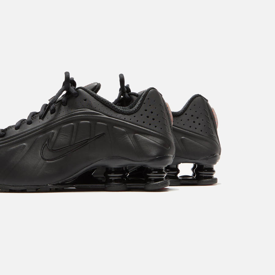 Black / Orange Women Kith Nike WMNS Shox R4 Sneakers | 0893-DXMVH