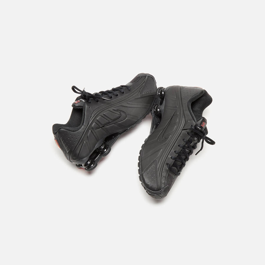 Black / Orange Women Kith Nike WMNS Shox R4 Sneakers | 0893-DXMVH