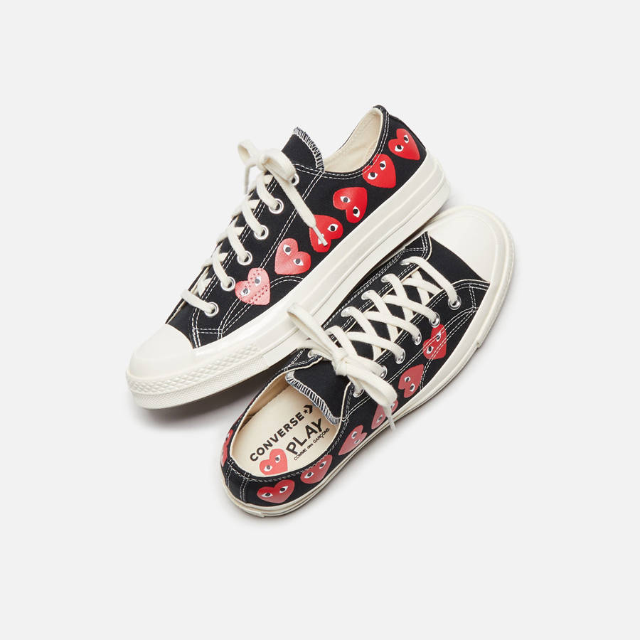 Black / Red Men Kith Comme Des Garçons Play x Converse Multi Heart Low Top Sneakers | 6059-PJCFY