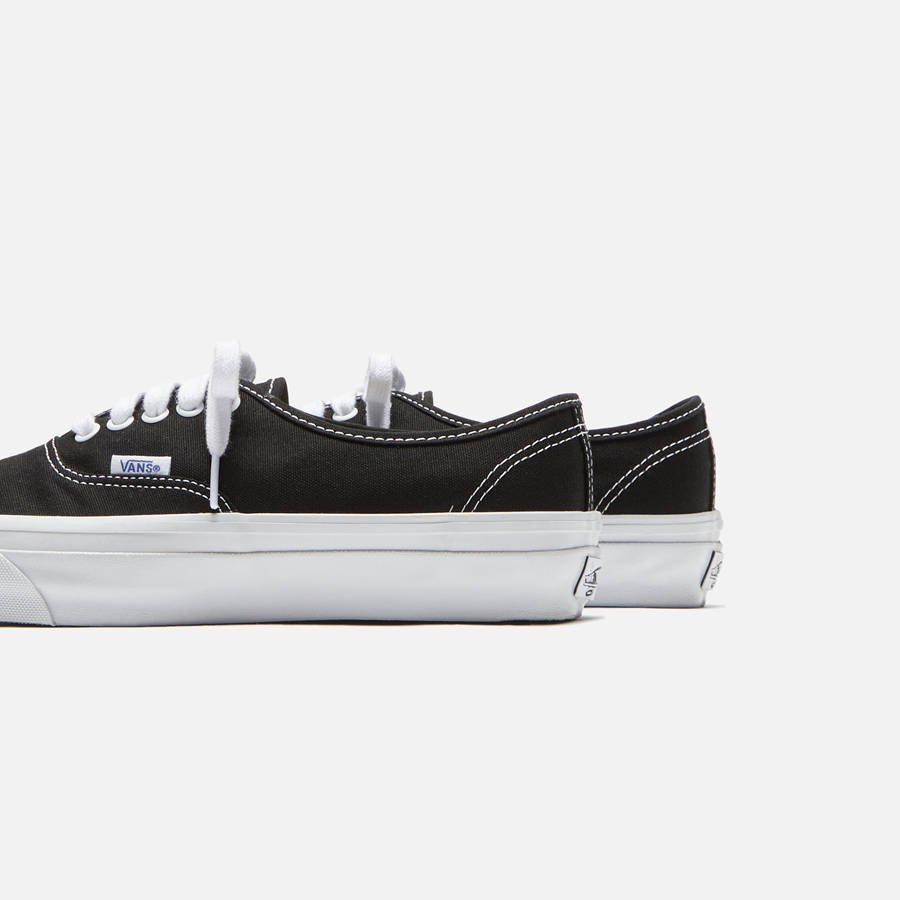 Black / White Men Kith Vans Premium Authentic 44 Sneakers | 4508-DWITQ