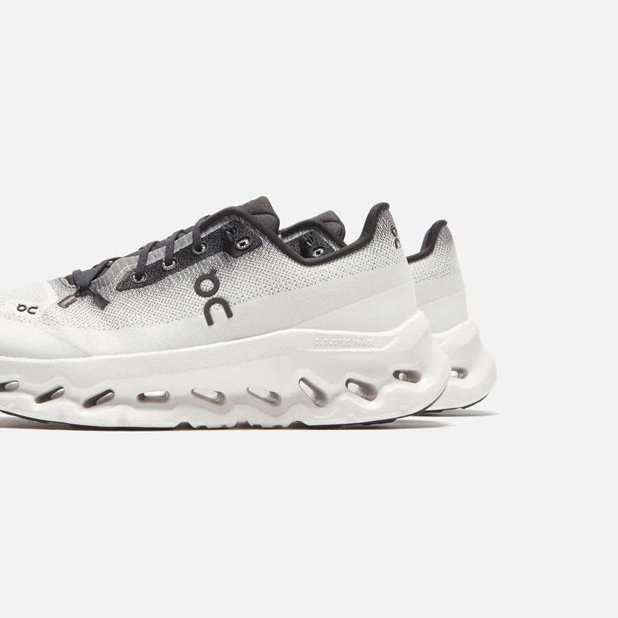 Black / White Women Kith On Running WMNS Cloudtilt Sneakers | 1648-HXKPZ