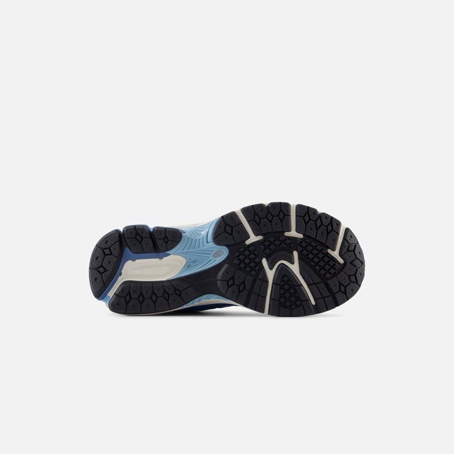 Blue / Blue Kids' Kith New Balance GS 2002R Sneakers | 0365-GJWLC