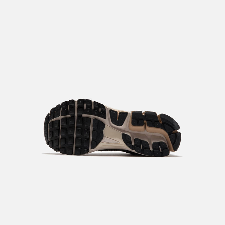 Brown / Light Women Kith Nike WMNS Zoom Vomero 5 Sneakers | 2574-DMUIA