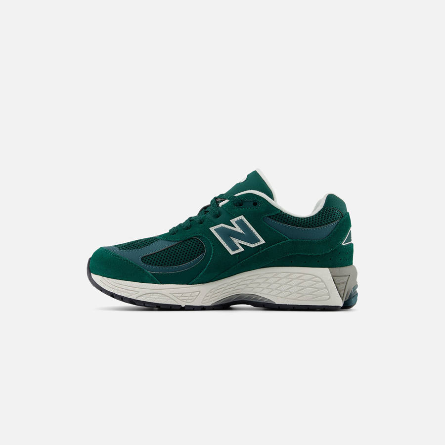 Green Kids' Kith New Balance GS 2002R Sneakers | 1507-MGAEY