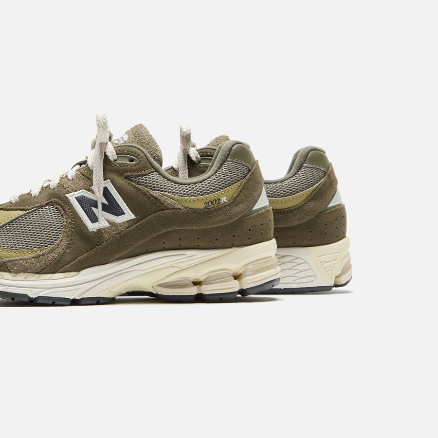 Green / Khaki Men Kith New Balance 2002R Sneakers | 9265-AXUEF