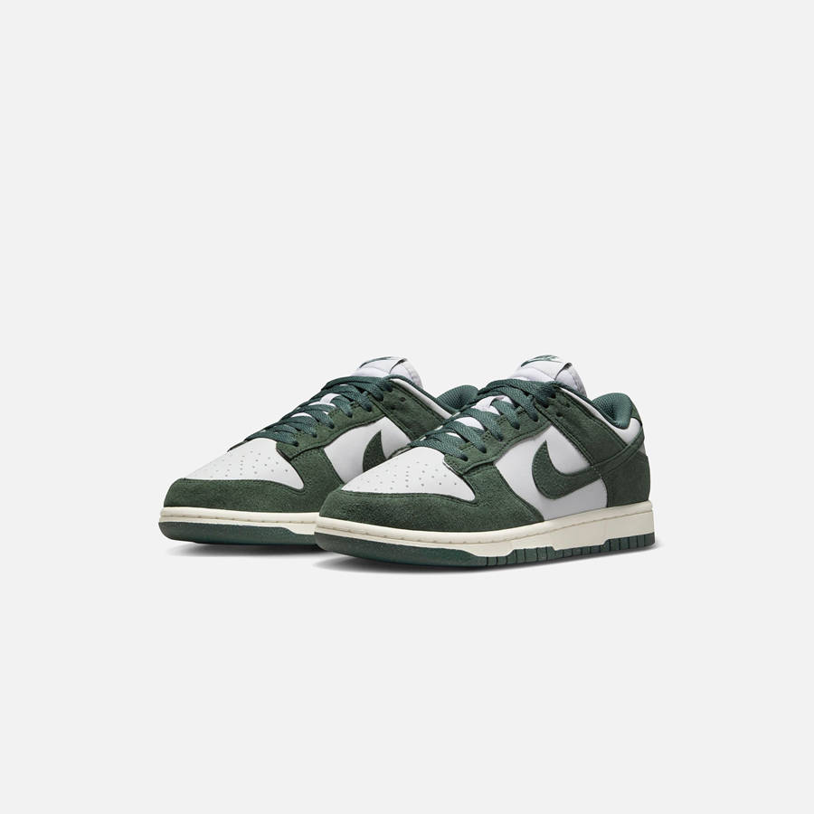 Green / White Men Kith Nike Dunk Low Sneakers | 2495-GHBSL