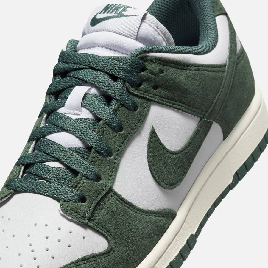 Green / White Men Kith Nike Dunk Low Sneakers | 2495-GHBSL