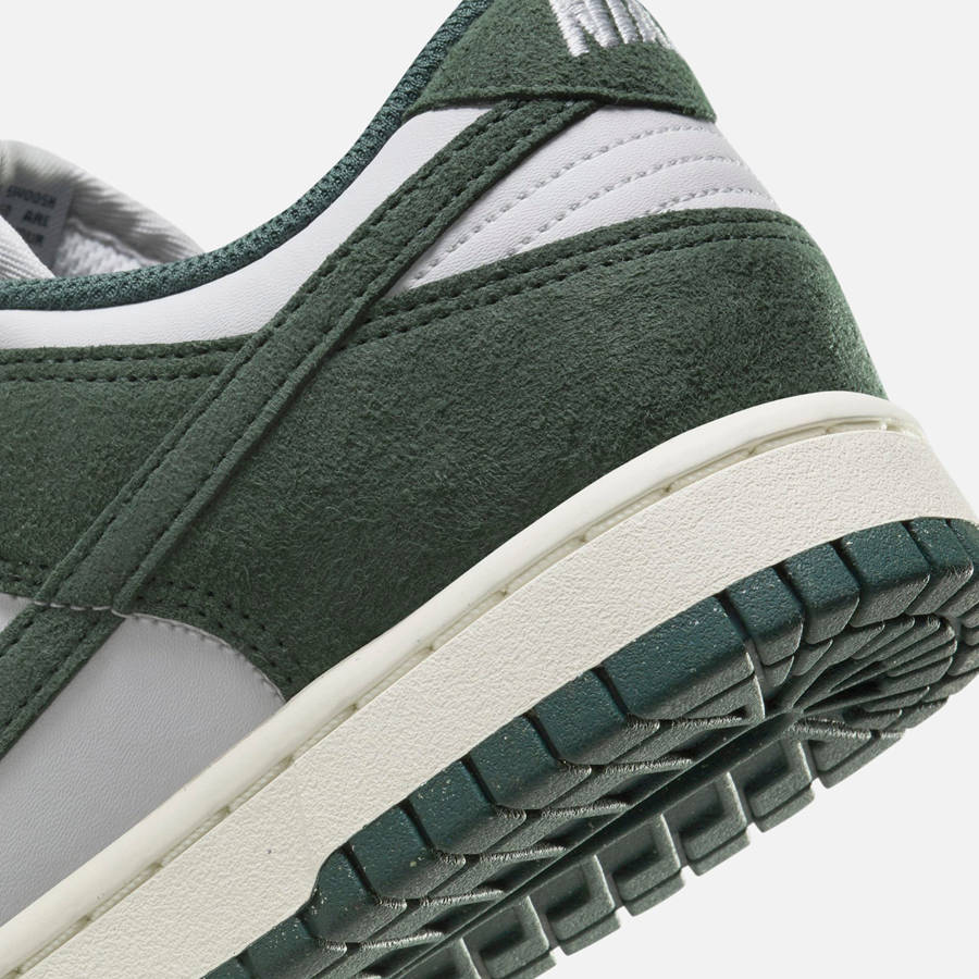 Green / White Men Kith Nike Dunk Low Sneakers | 2495-GHBSL
