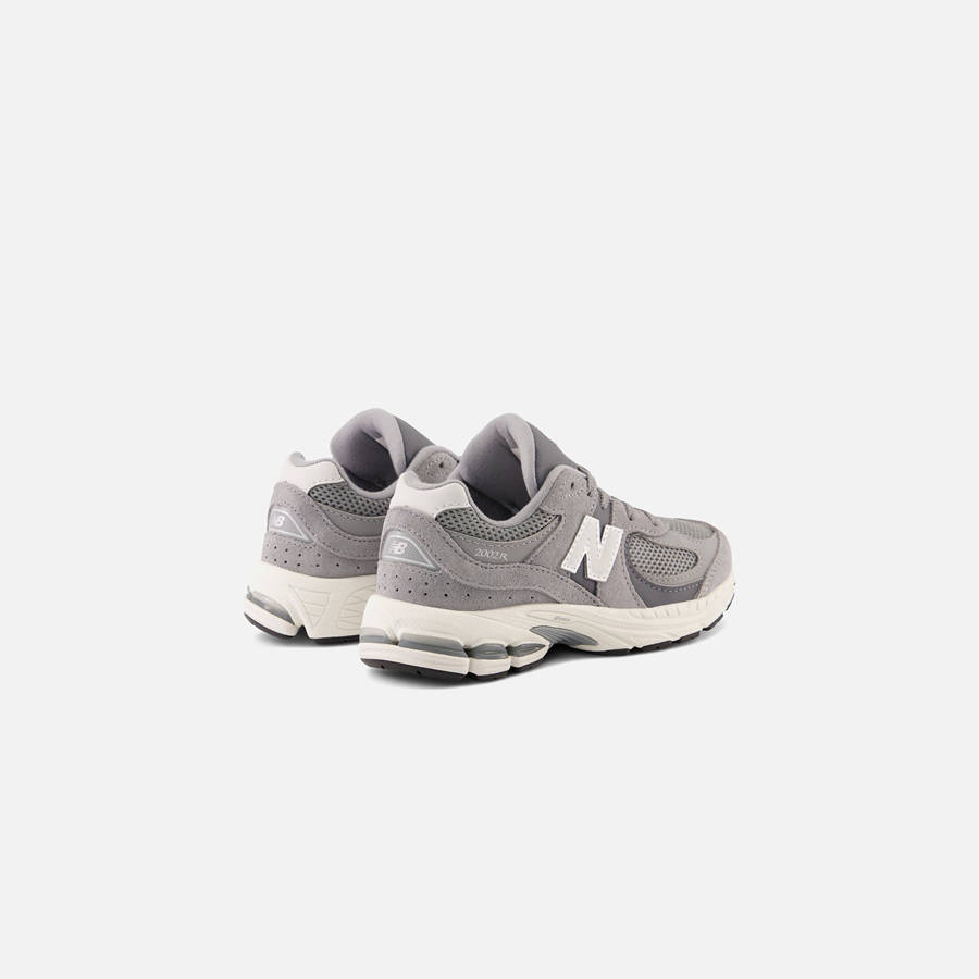 Grey Kids' Kith New Balance Pre-School 2002 Sneakers | 3698-CHADI