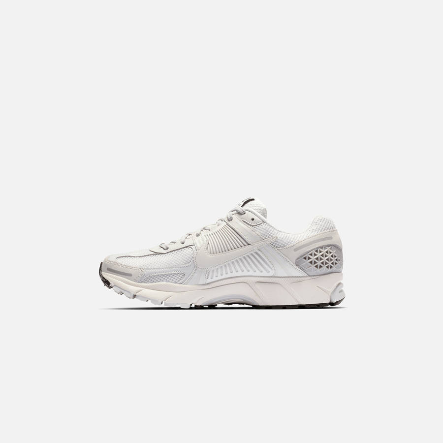 Grey / Black Men Kith Nike Zoom Vomero 5 SP Sneakers | 5706-USBKL