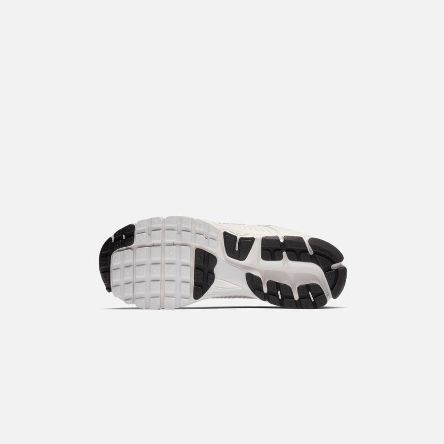 Grey / Black Men Kith Nike Zoom Vomero 5 SP Sneakers | 5706-USBKL