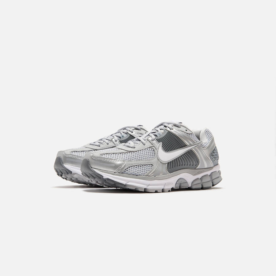 Grey / White / Silver Men Kith Nike Zoom Vomero 5 Sneakers | 1532-ZKBEQ
