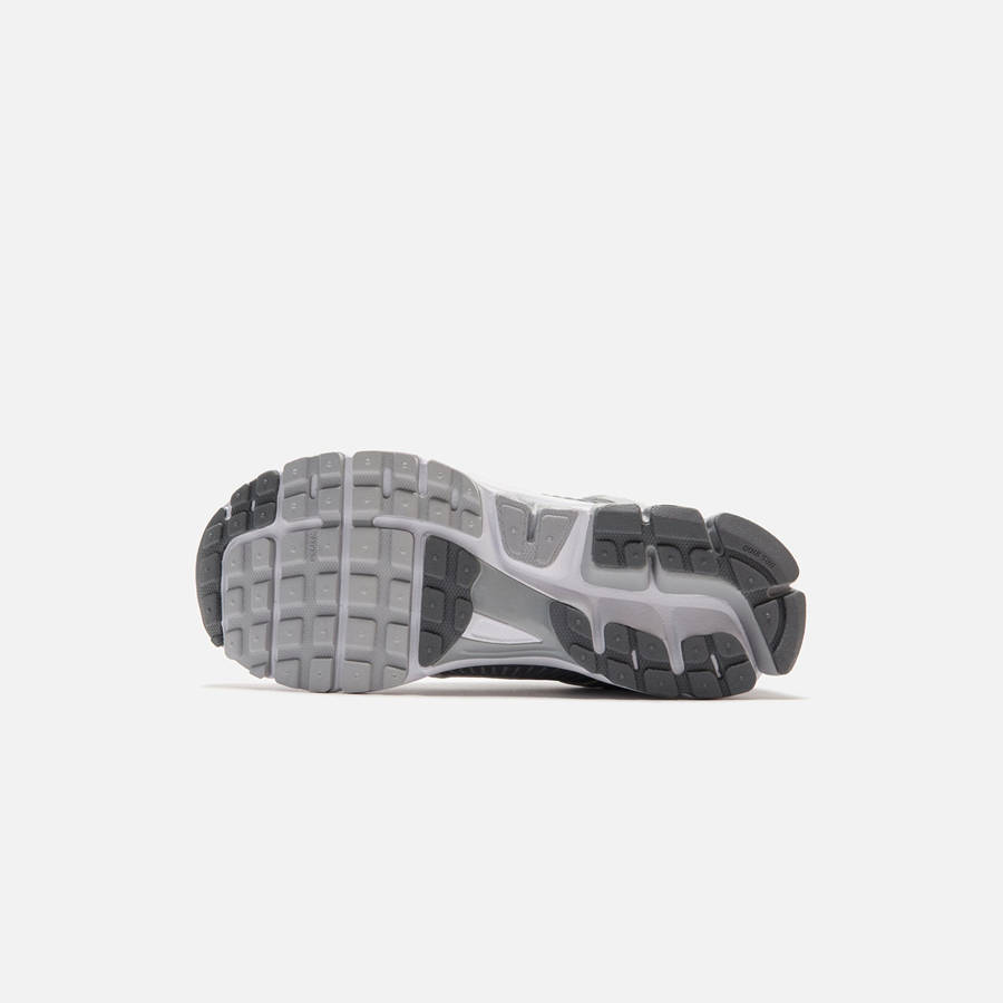 Grey / White / Silver Men Kith Nike Zoom Vomero 5 Sneakers | 1532-ZKBEQ