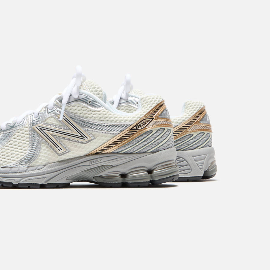 Light Blue / Gold Men Kith New Balance 860v2 Sneakers | 4503-GHTCZ
