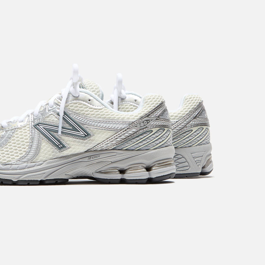 Light Blue / Grey Men Kith New Balance 860v2 Sneakers | 1850-TJEKR