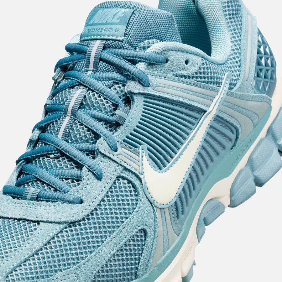 Light Grey Men Kith Nike Zoom Vomero 5 Sneakers | 8032-NDRKF