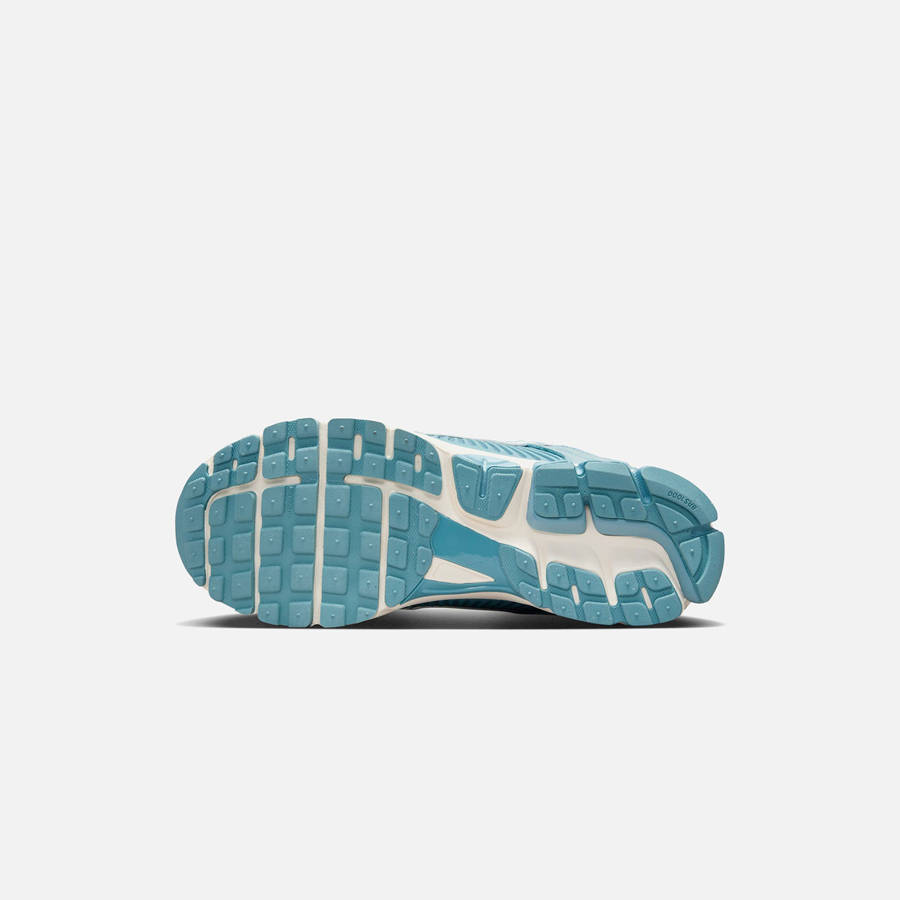 Light Grey Men Kith Nike Zoom Vomero 5 Sneakers | 8032-NDRKF