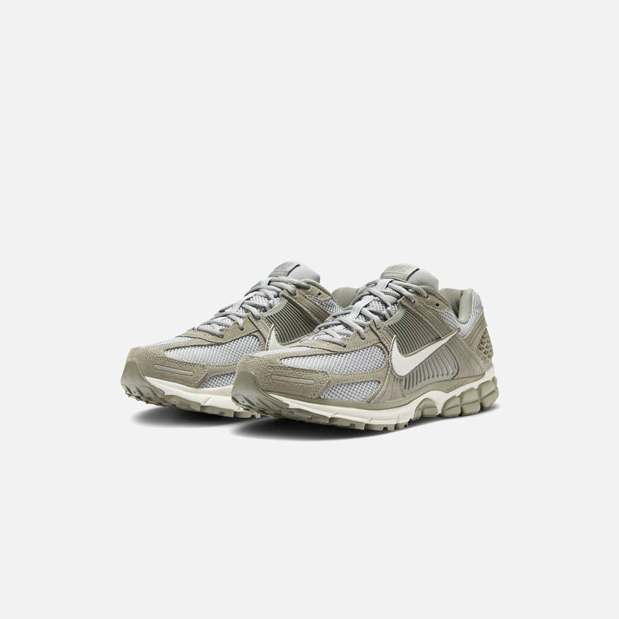 Light Grey Men Kith Nike Zoom Vomero 5 Sneakers | 9761-QUHZW