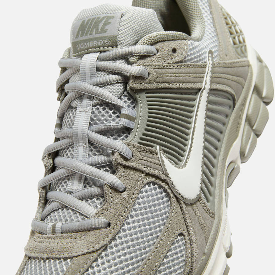 Light Grey Men Kith Nike Zoom Vomero 5 Sneakers | 9761-QUHZW
