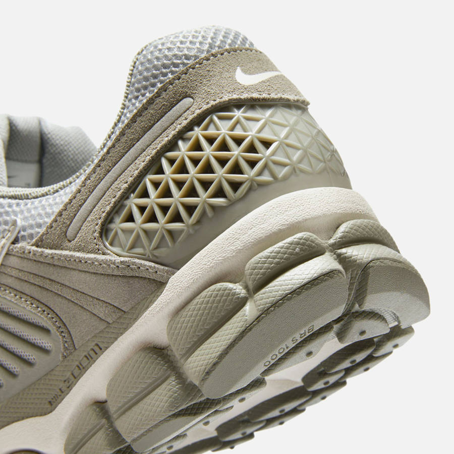 Light Grey Men Kith Nike Zoom Vomero 5 Sneakers | 9761-QUHZW