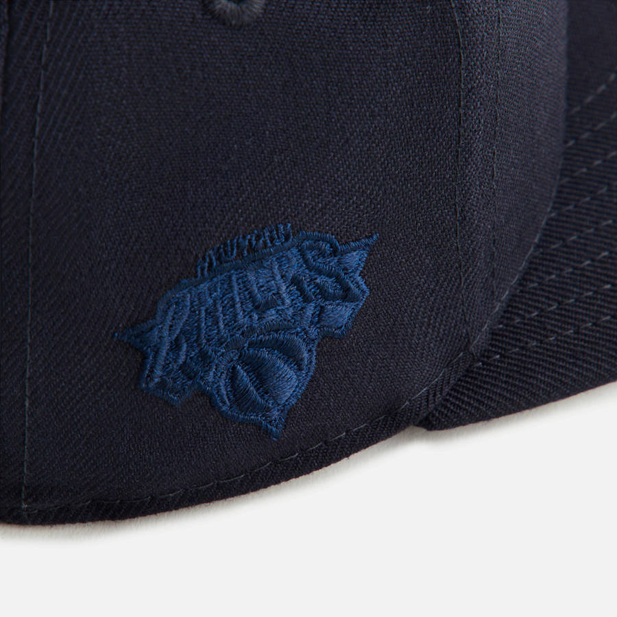 Navy Kids' Kith and New Era for the New York Knicks Wing Logo Snapback Headwear | 1032-UCJKF
