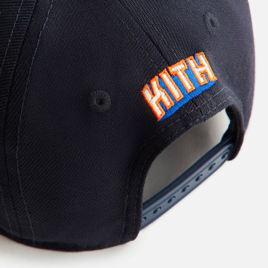 Navy Kids' Kith and New Era for the New York Knicks Wing Logo Snapback Headwear | 1032-UCJKF