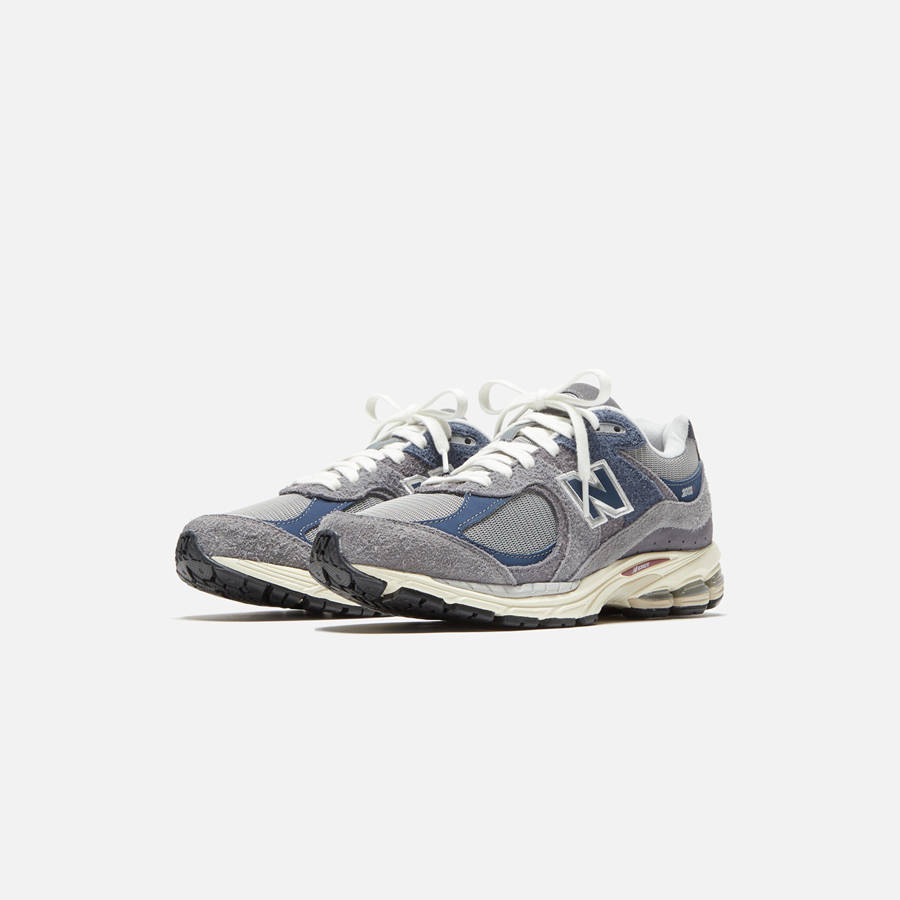 Navy Men Kith New Balance 2002R Sneakers | 9326-VRDLI