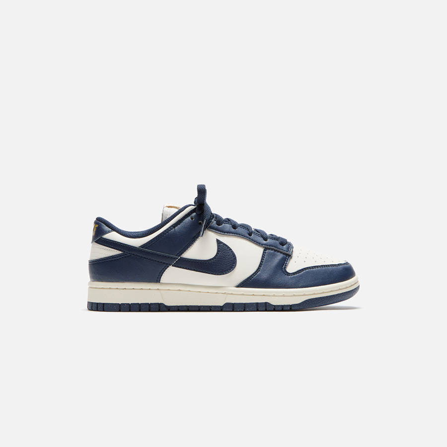 Obsidian / White Women Kith Nike WMNS Dunk Low Sneakers | 0384-XKZSQ