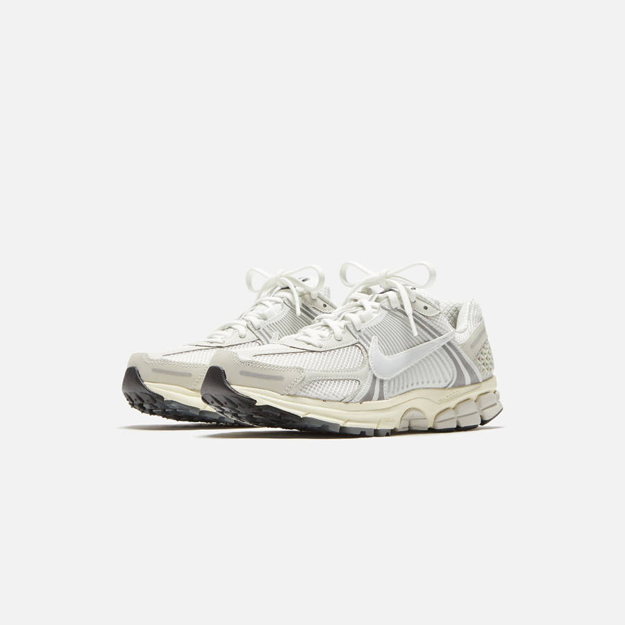 Platinum Men Kith Nike Zoom Vomero 5 Sneakers | 6892-HDPCG