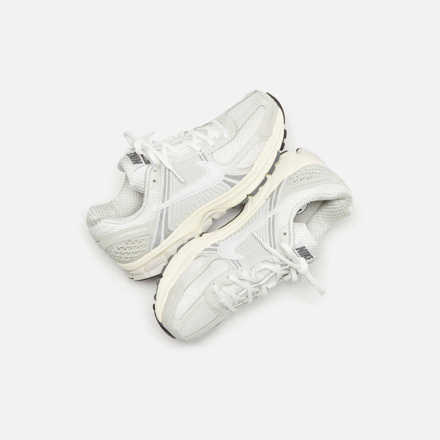 Platinum Men Kith Nike Zoom Vomero 5 Sneakers | 6892-HDPCG