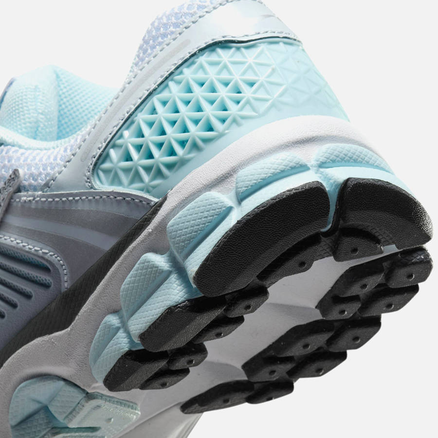 Platinum / Blue / Grey / Silver Kids' Kith Nike GS Vomero 5 Sneakers | 6253-GMCHR